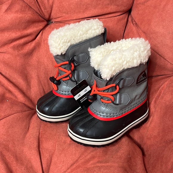 Waterproof sorel boots - Picture 1 of 3